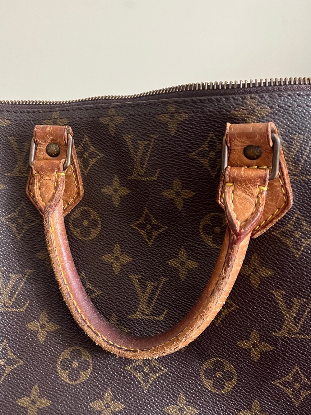 Louis Vuitton Speedy 40 Classic Monogram - Picture 9 of 13